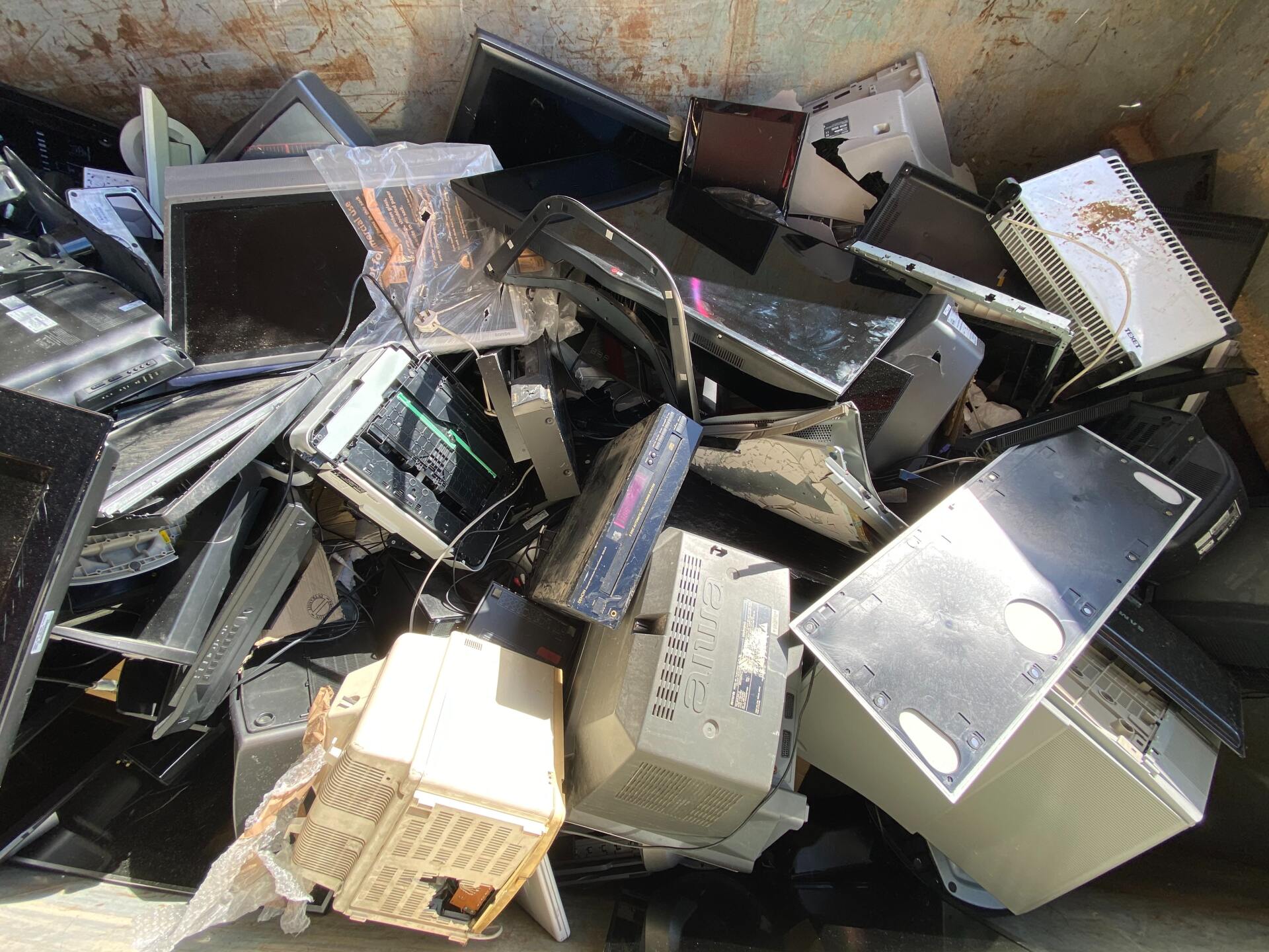 Basura electrónica Residuos electrónicos exceso de consumo