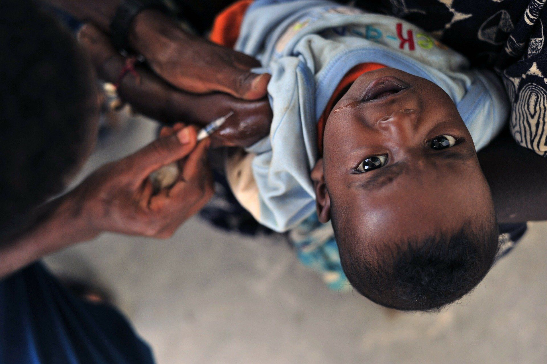 Campaña de vacunación infantil contra la polio en África Campaña de vacunación infantil contra la polio en África
