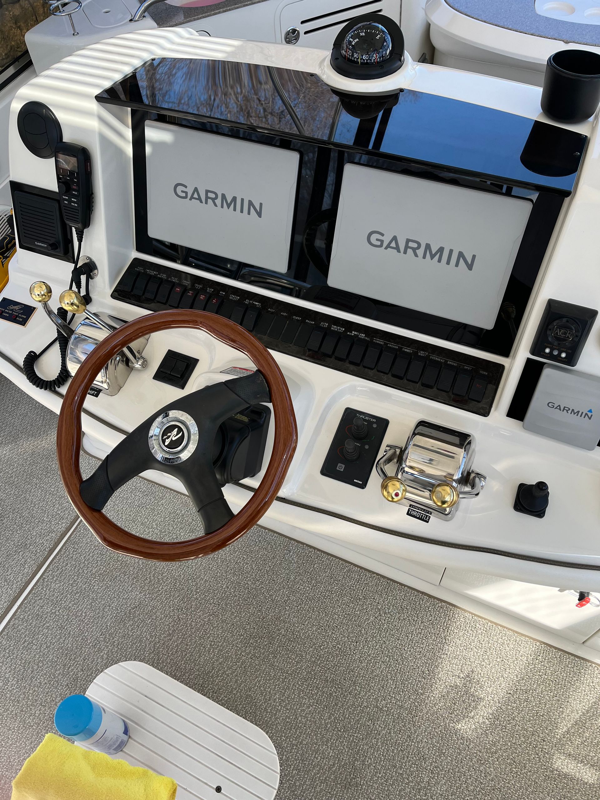 Sea Ray Sedan Bridge Cabin