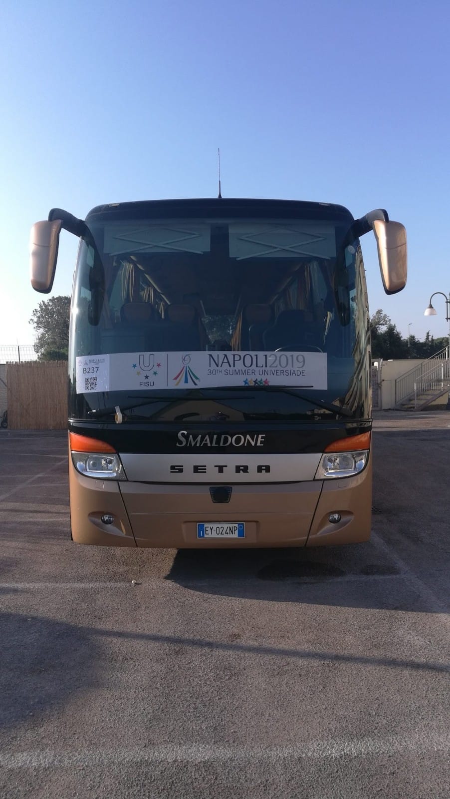 frontale bus turistico