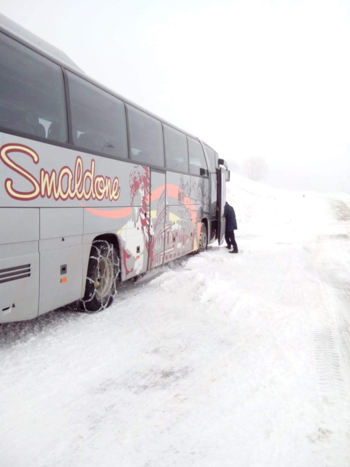 bus turistico località sciistica con enve