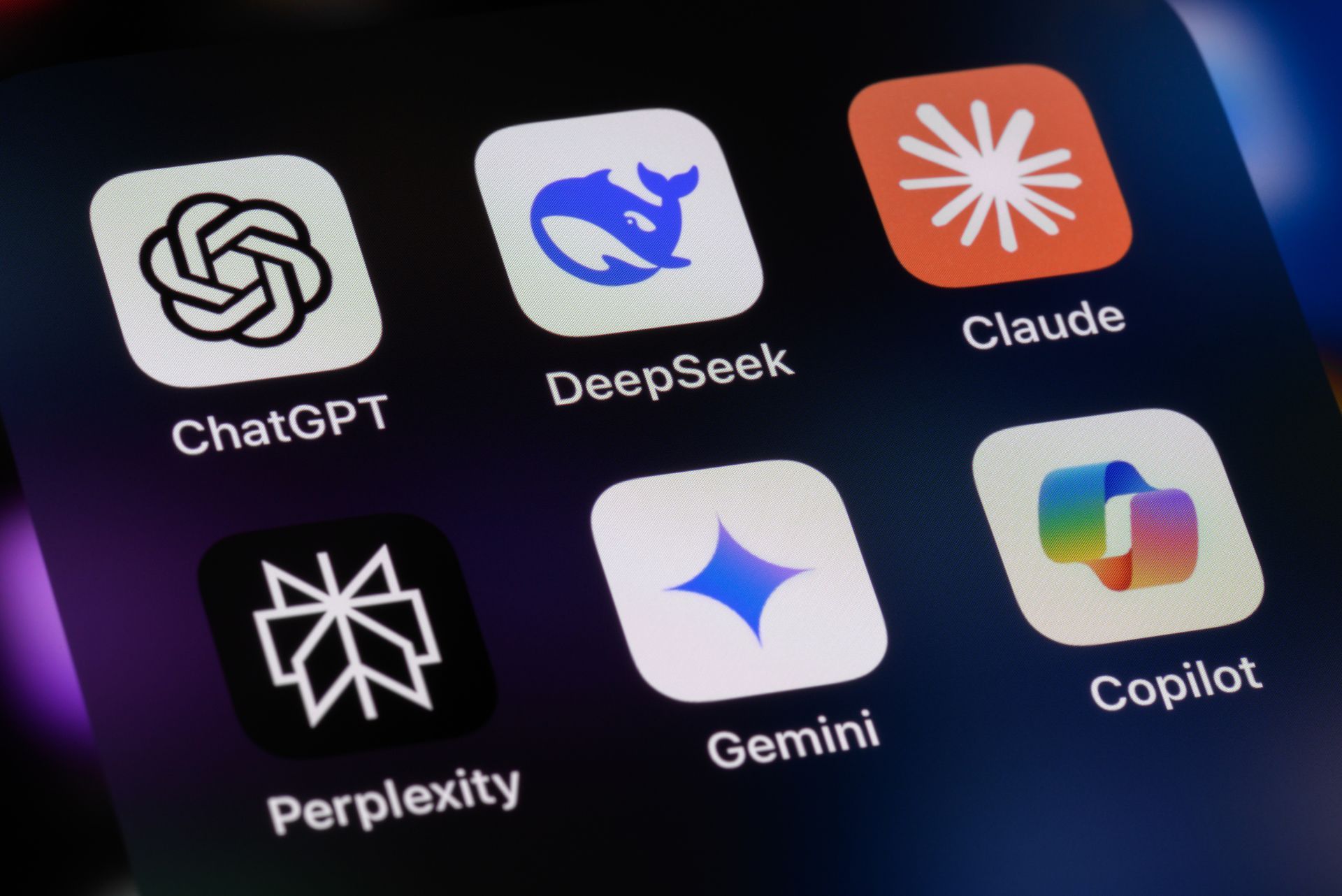 Icônes d'outils d'intelligence artificielle tels que ChatGPT, Claude, Gemini, Copilot