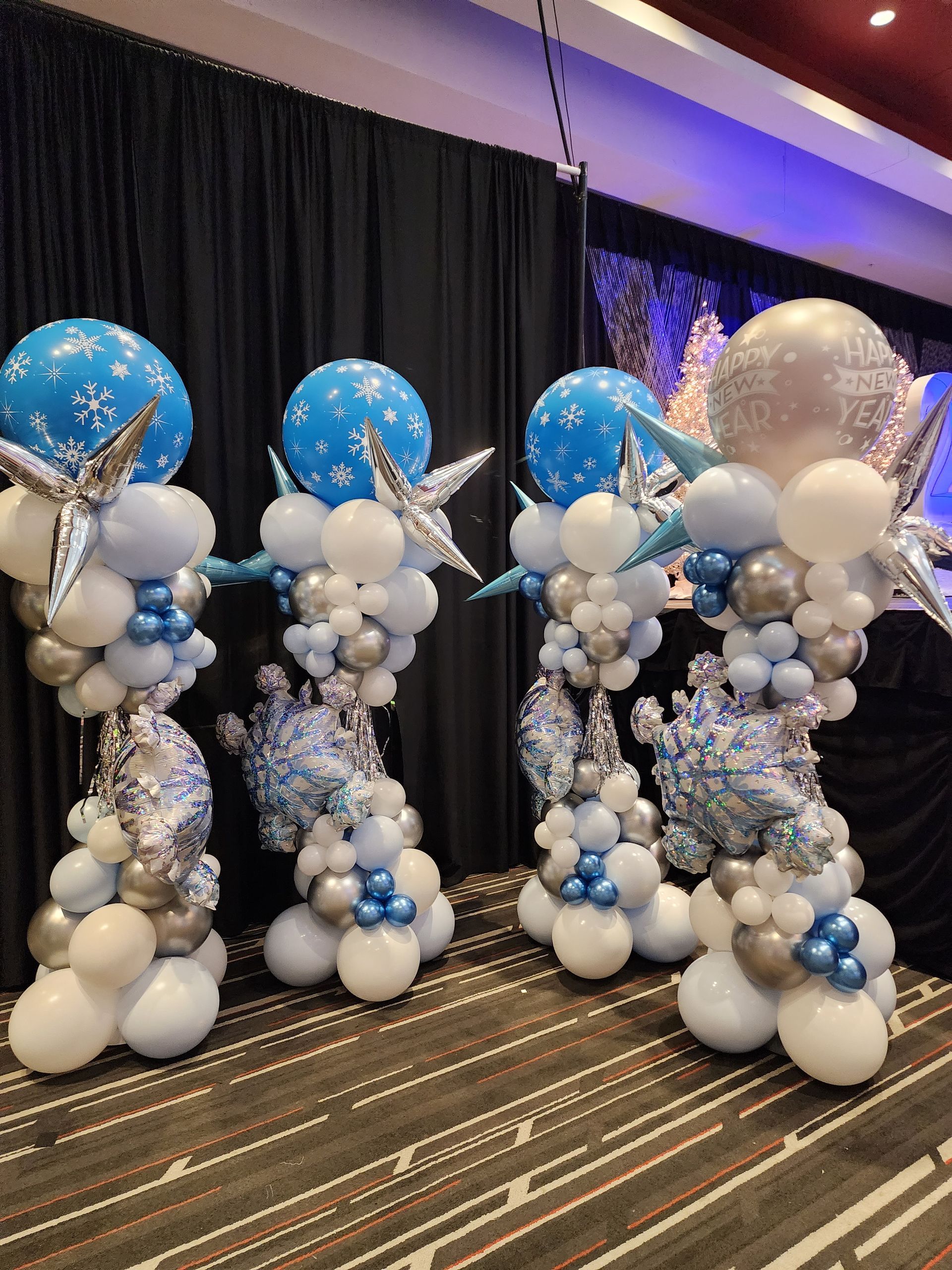 A bunch of balloons are sitting on top of each other in a room.