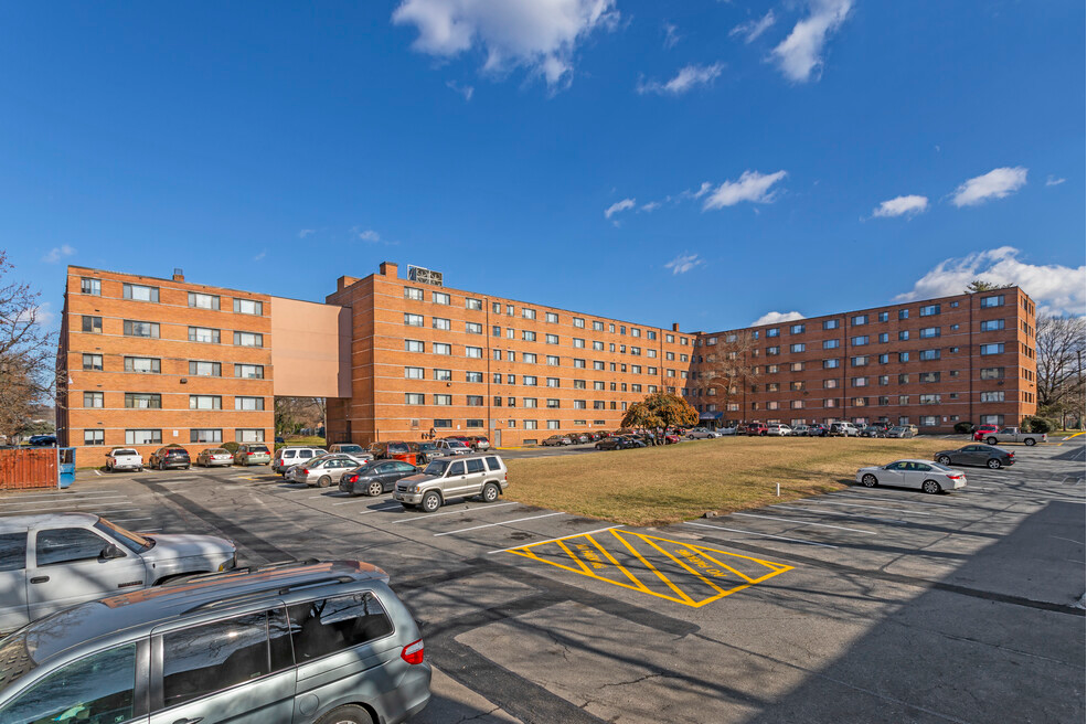 Exterior view of The Swift and Current Apartments