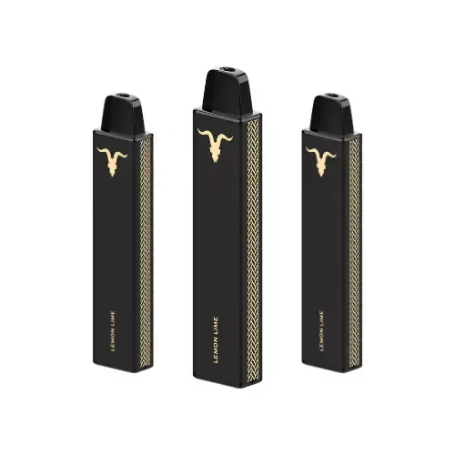 Tres dispositivos de vapeo rectangulares de color negro y dorado mostrados sobre un fondo blanco.