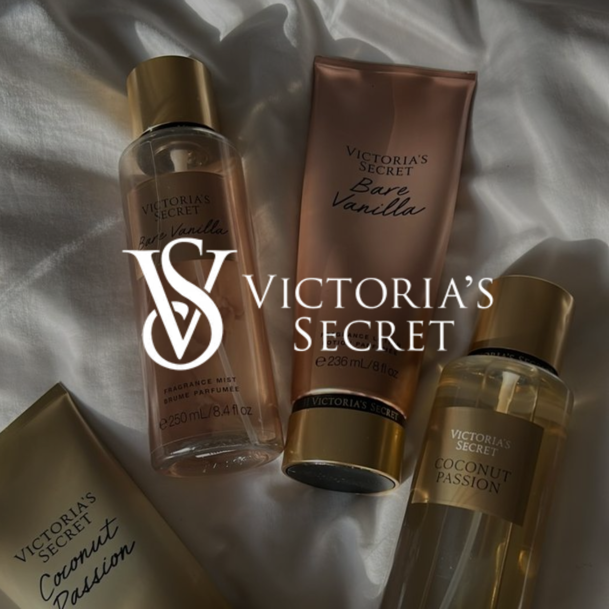 Productos corporales de Victoria's Secret: loción Bare Vanilla, spray Coconut Passion y una botella de bruma con fragancia.