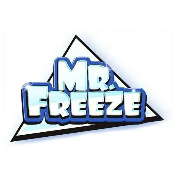 Logotipo azul y blanco de “Mr. Freeze” sobre un triángulo con contorno negro sobre un fondo blanco.