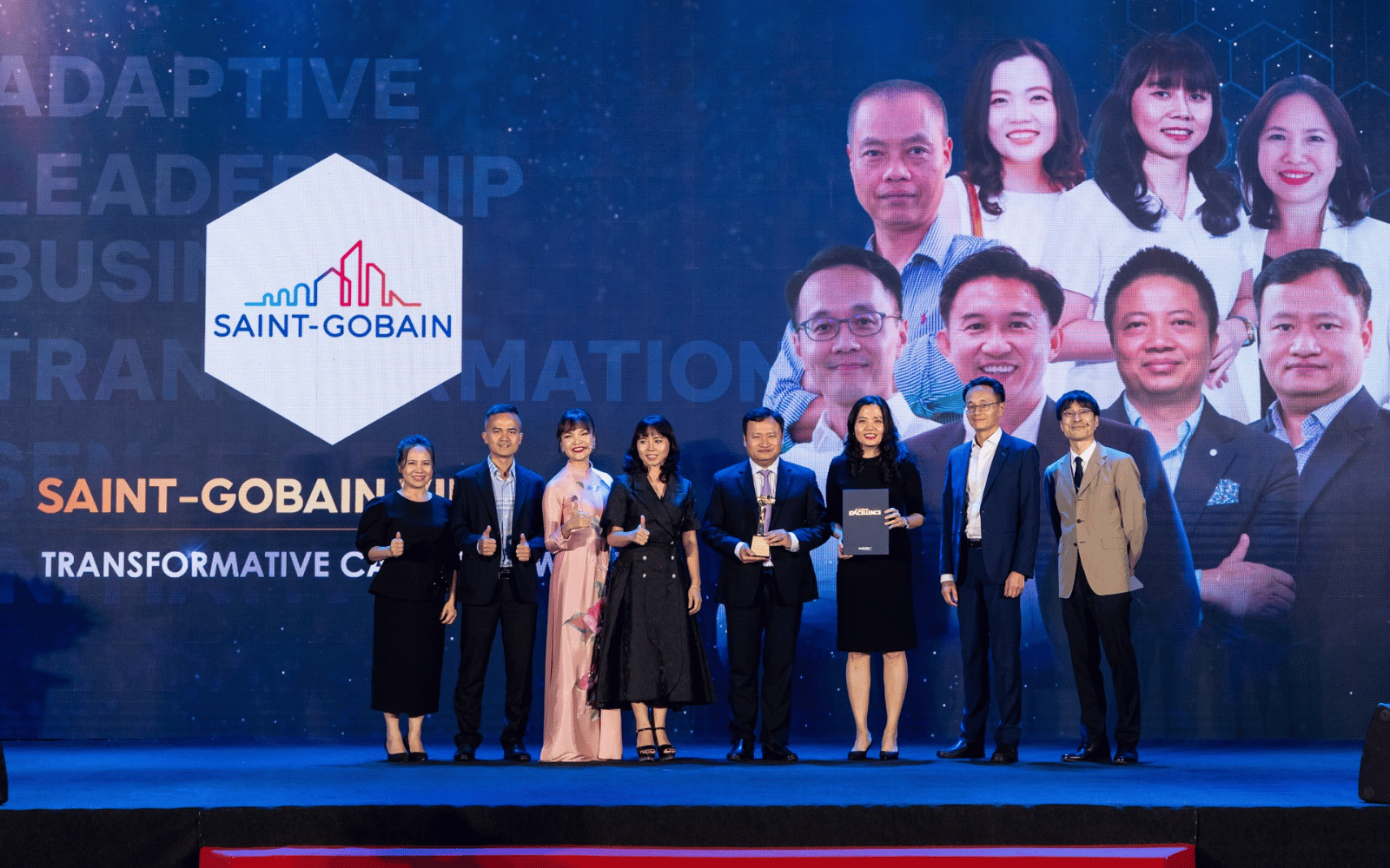 Saint Gobain team accepting Vietnam Excellence Award