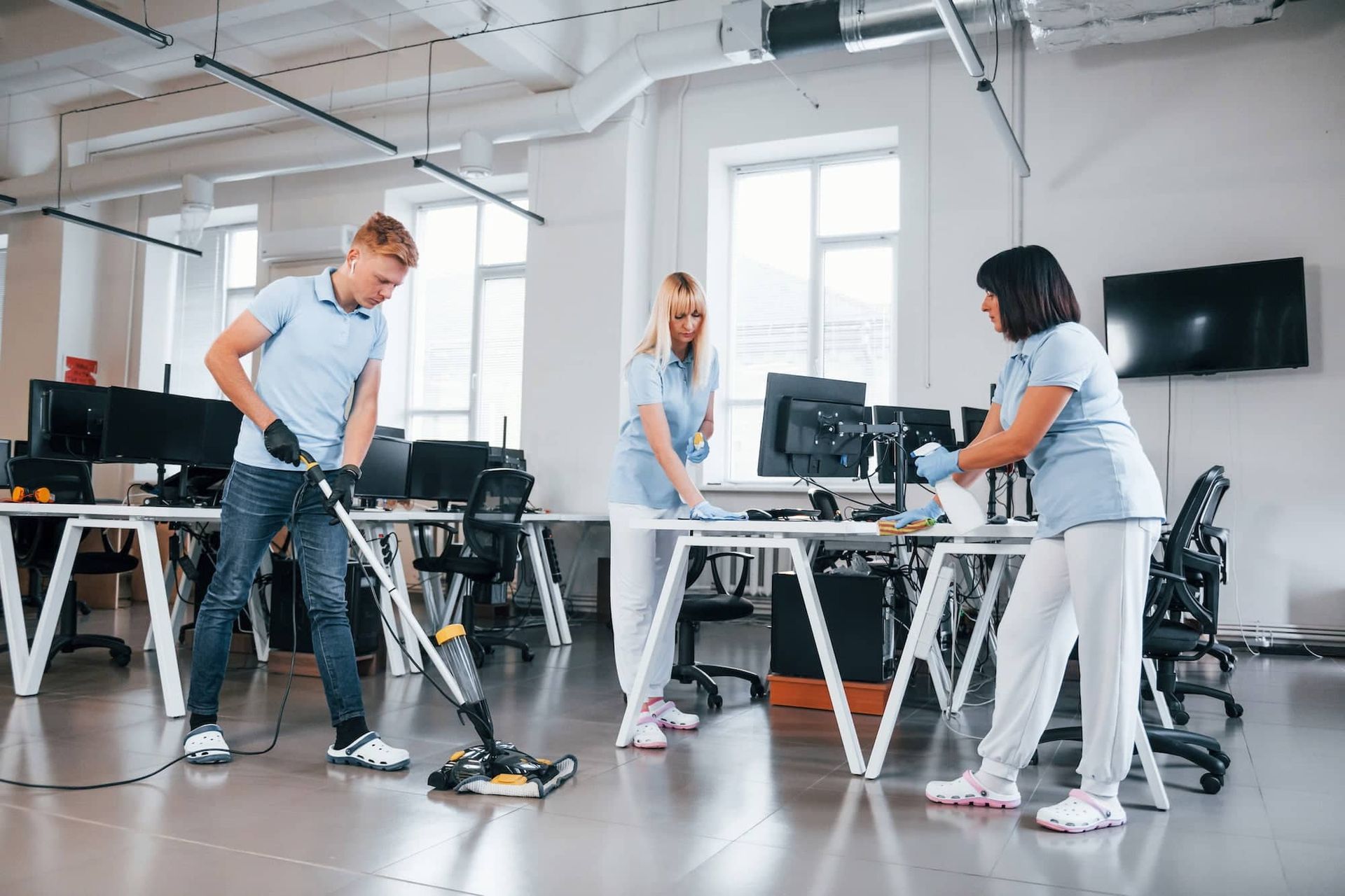 Floor polishing with cleaning machine