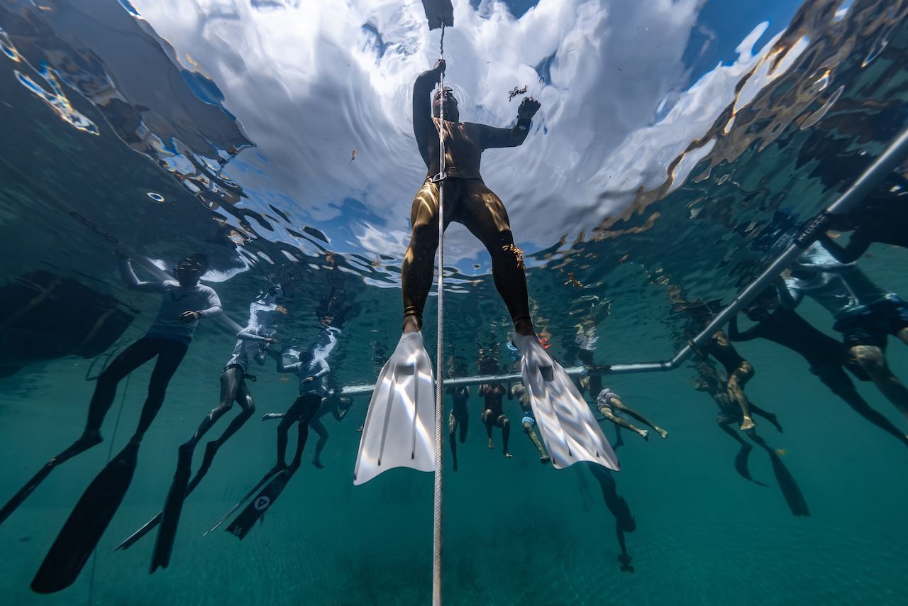 alexey molchanovs using the silicone bifins in blue hole