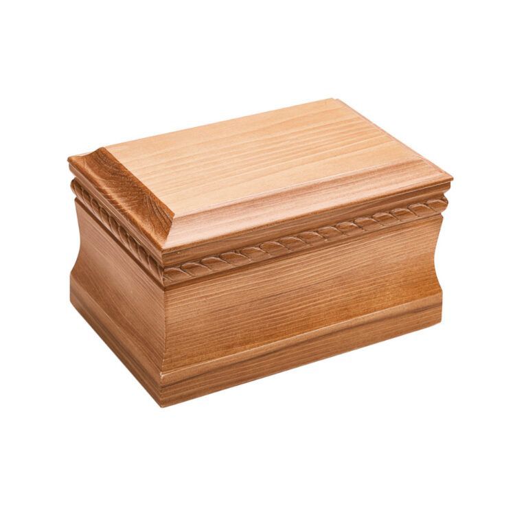 Scatola portagioie in legno con coperchio incernierato, mostrata chiusa su sfondo bianco.