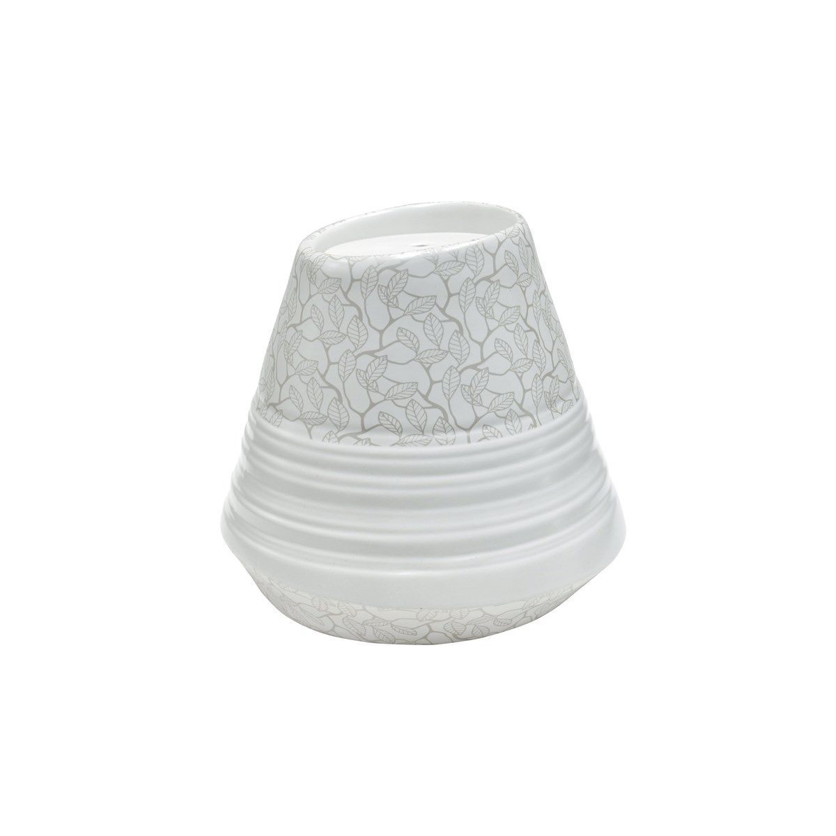 Vaso da fiori bianco con base scanalata e texture particolare, su sfondo uniforme.