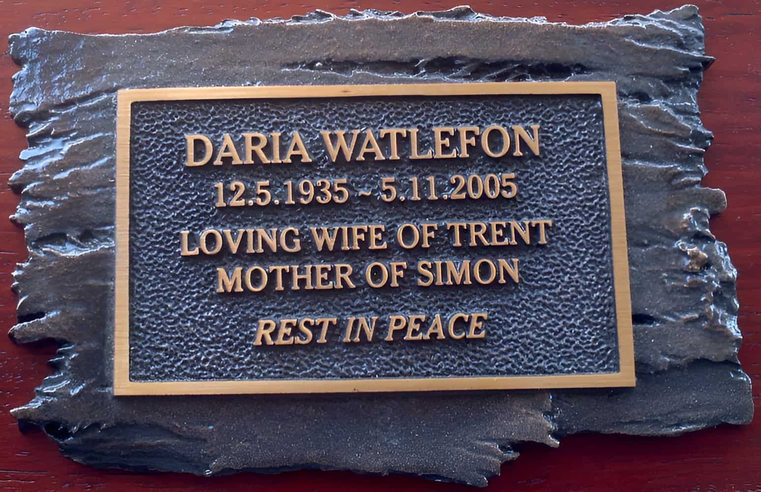 Bronze memorial plaque: Daria Watlefon (1935-2005), wife of Trent, mother of Simon. "Rest in Peace".