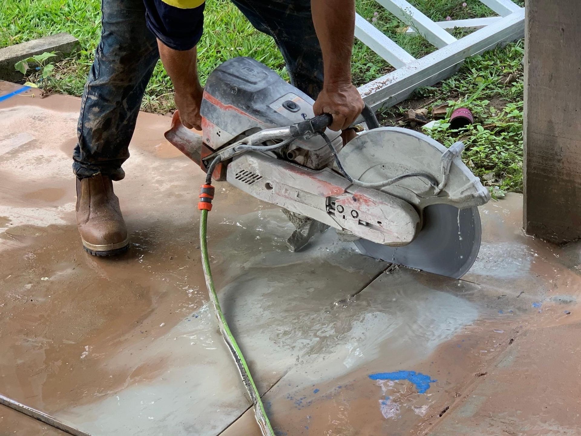 A Circular Saw Cuts Concrete — Ablecut Concrete Cutting & Coring In East Mackay, QLD