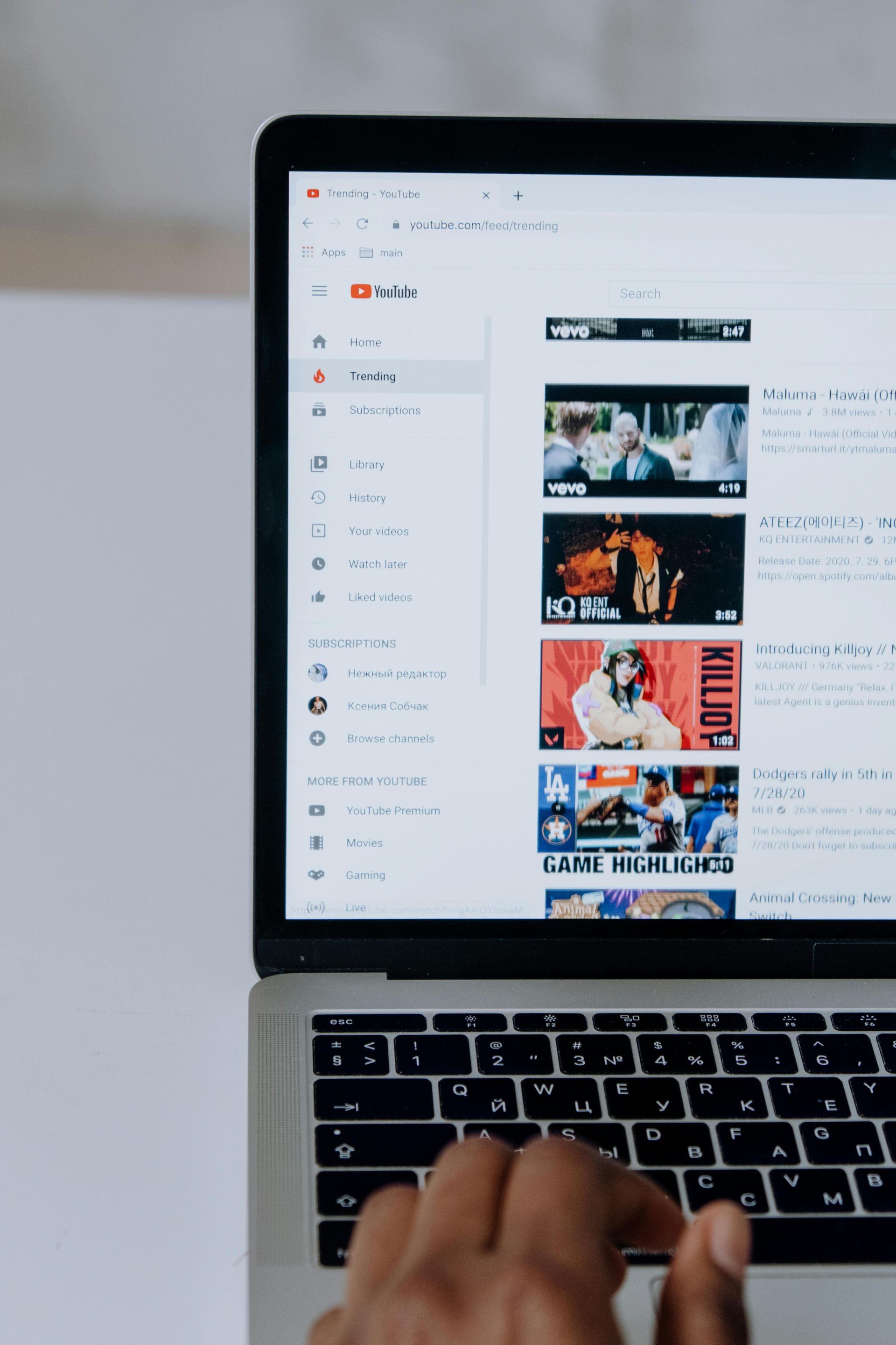 Creación de Capa para YouTube - Diseño Profesional de Portada