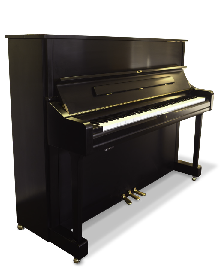 A black piano