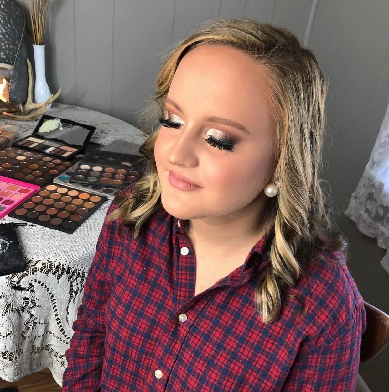 makeup artist
