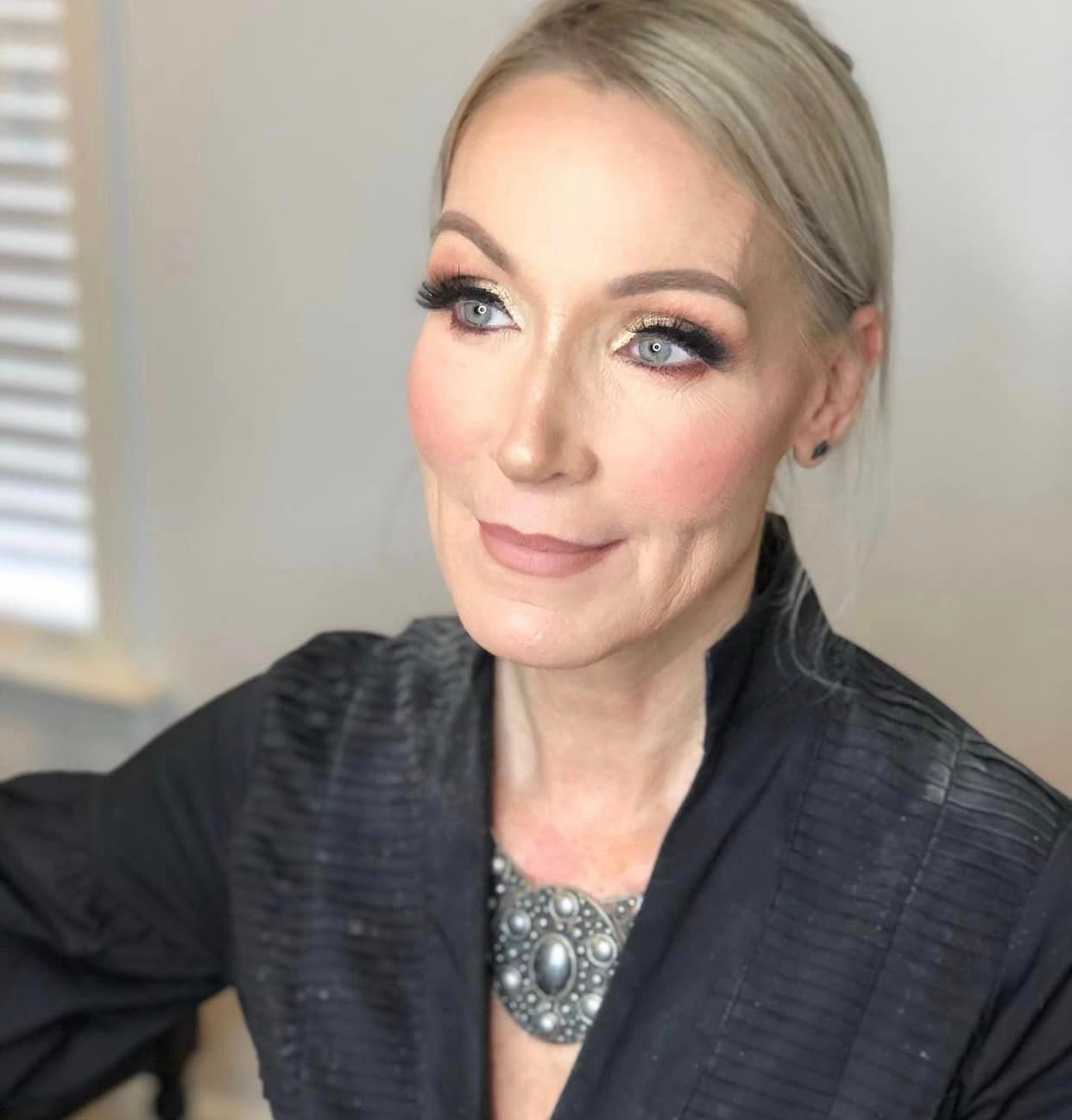 makeup artist