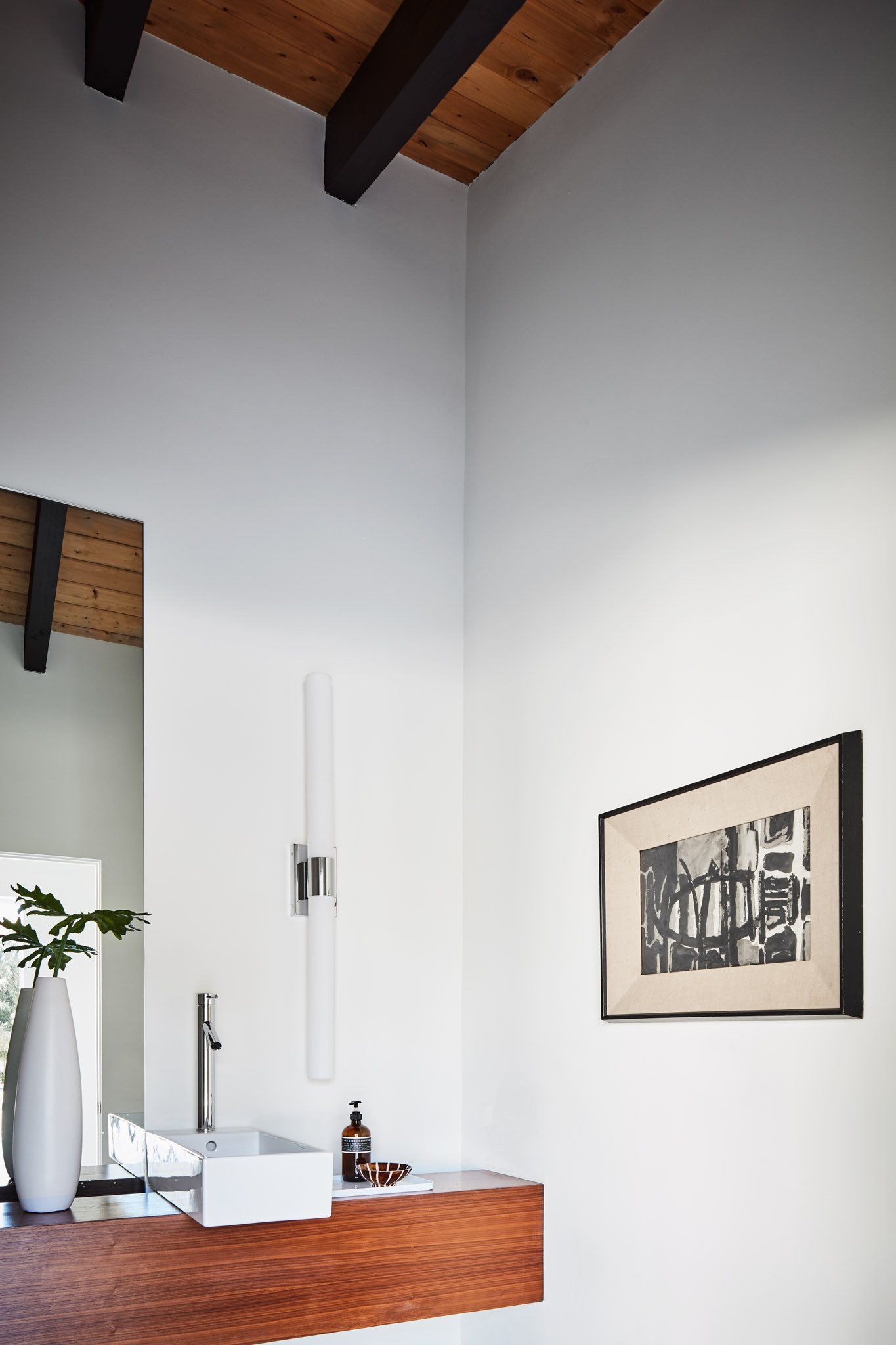 bathroom in palm springs designed by Dakota DesignWorks