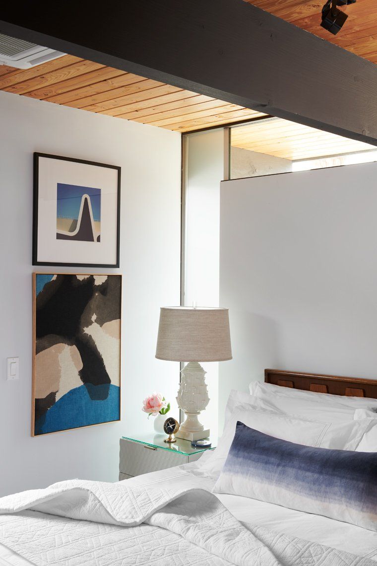 bedroom of a house in Palm Springs designed by Dakota DesignWorks