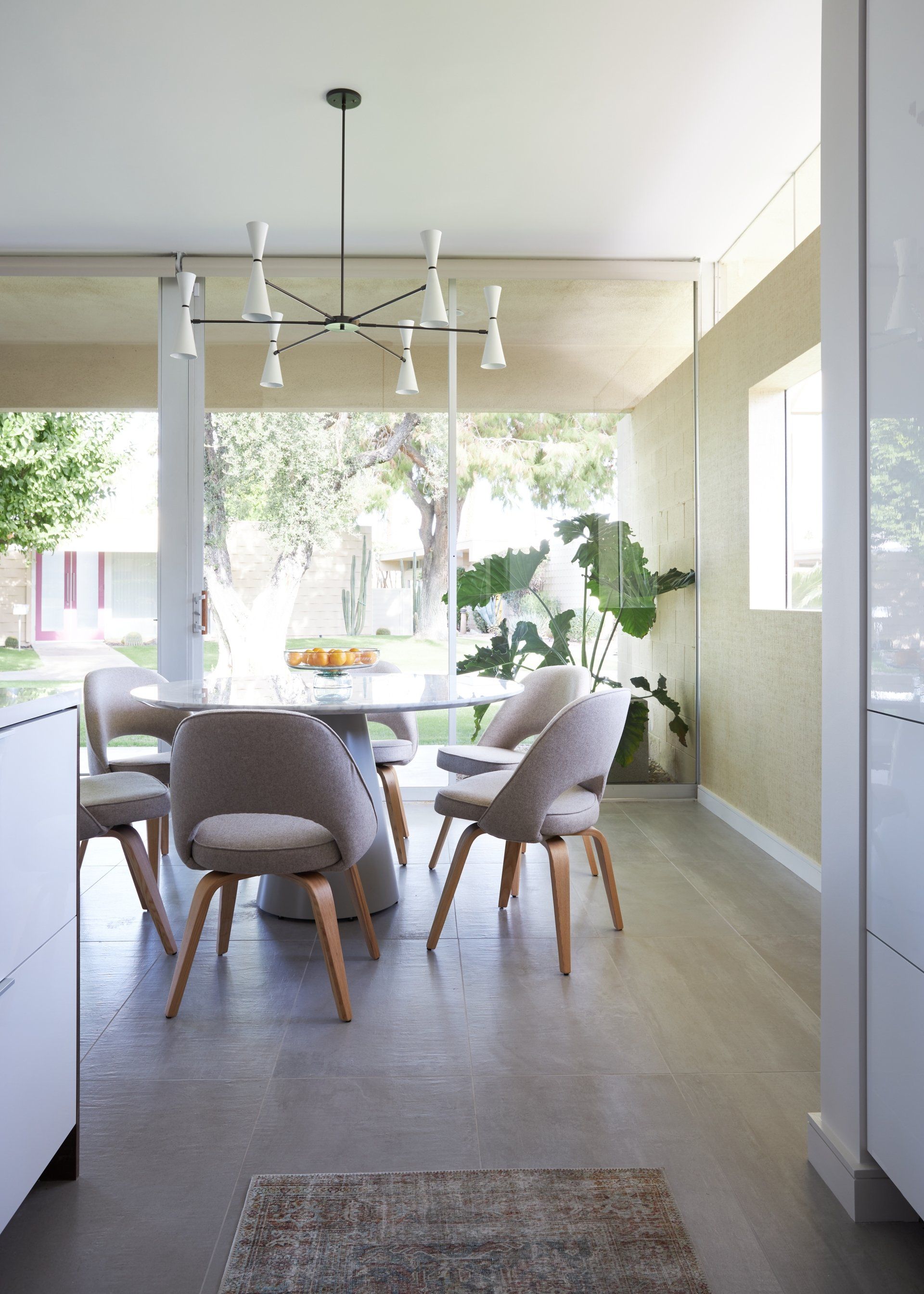 Dining room of a house in palm springs designed by Dakota Designworks