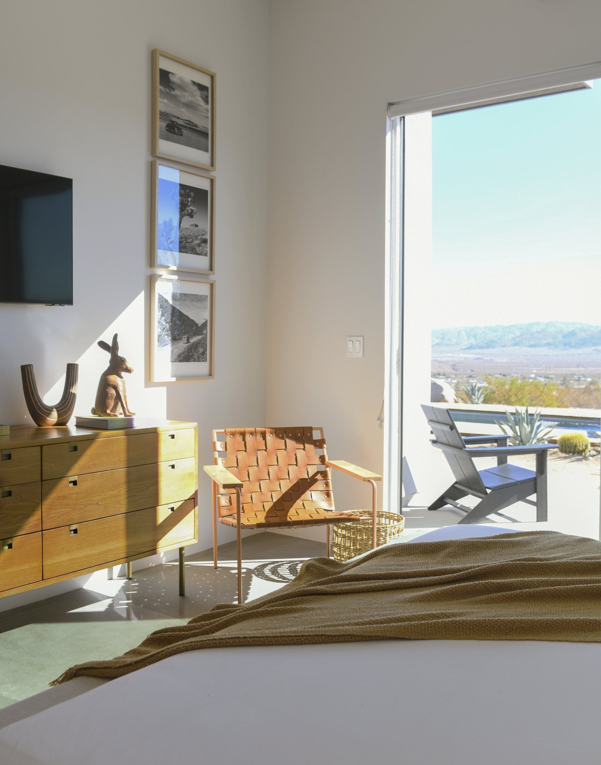 Bedroom in a Joshua Tree house designed by Dakota DesignWorks
