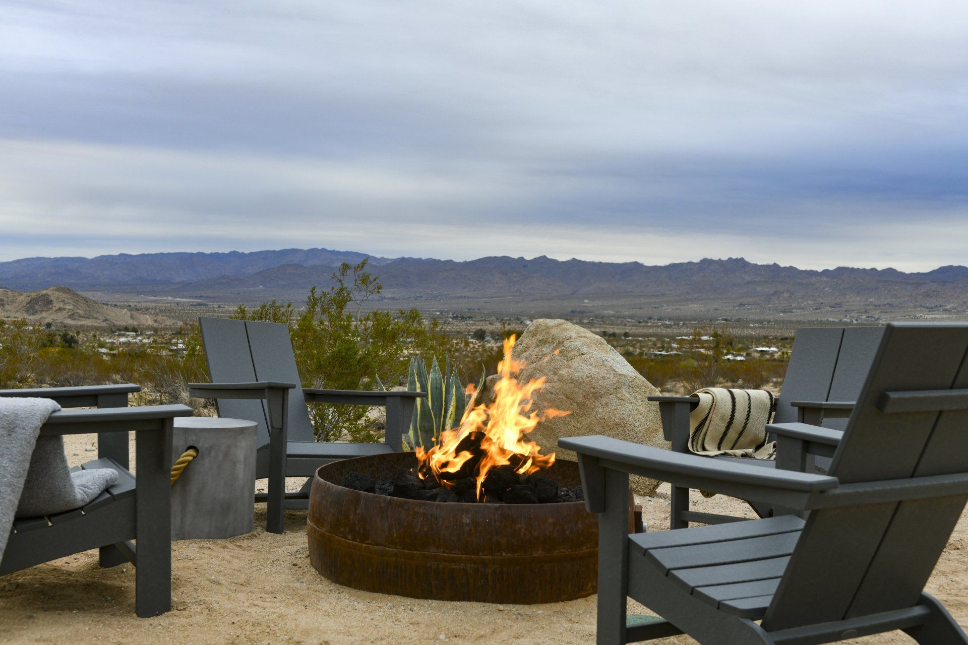 Patio of a Joshua Tree house designed by Dakota DesignWorks