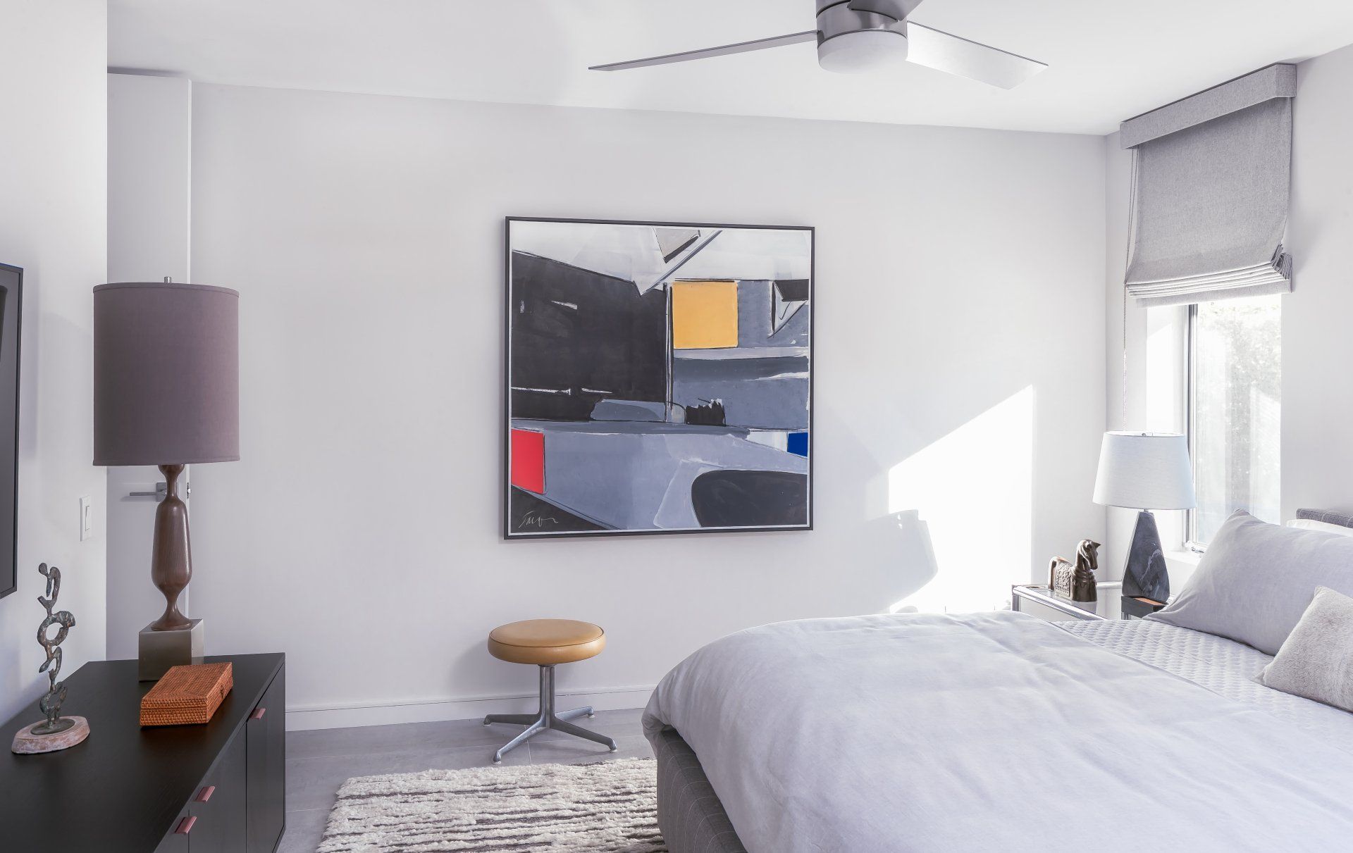 bedroom of a house in palm springs designed by Dakota Designworks