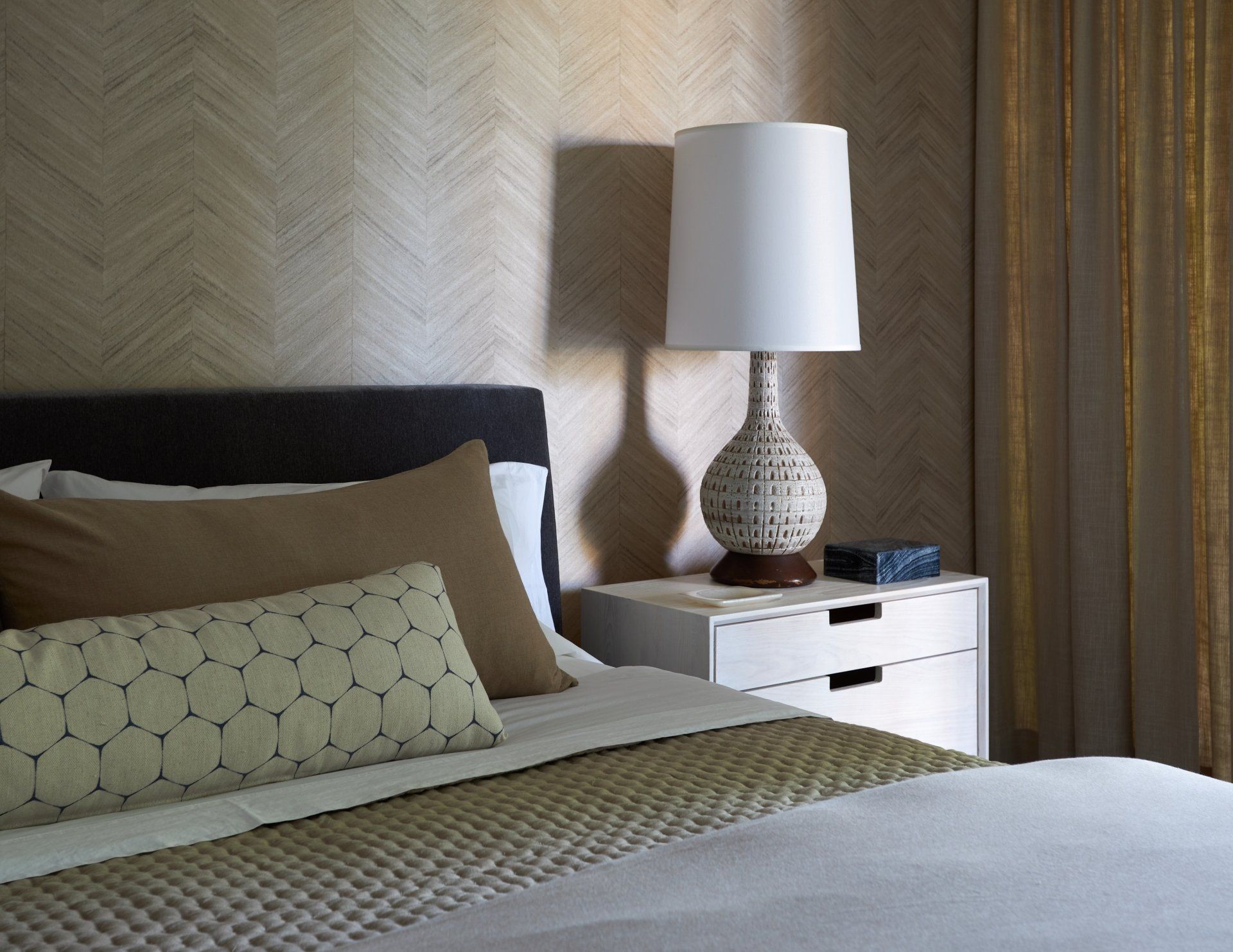 bedroom of a house in palm springs designed by Dakota Designworks