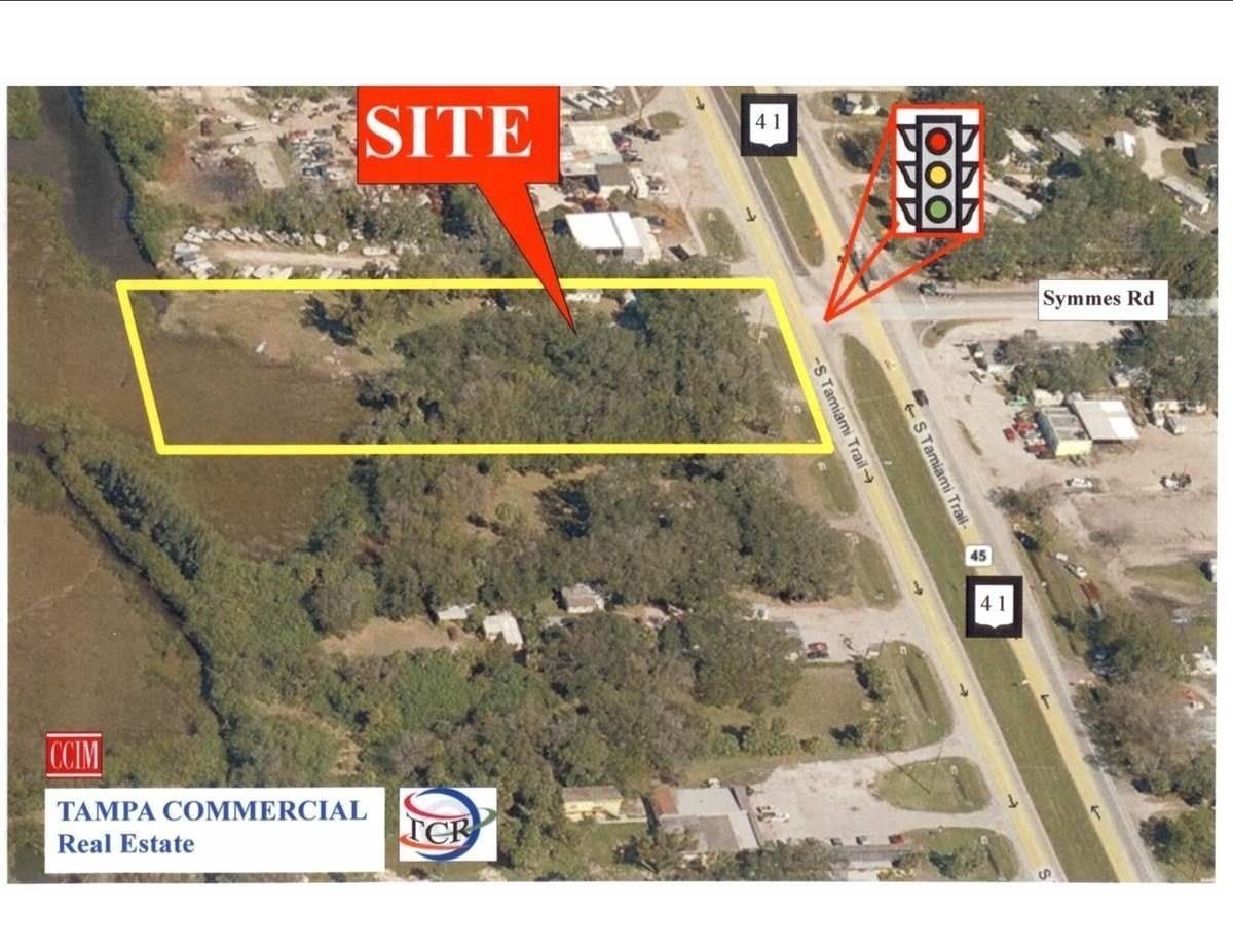 Aerial map with yellow outlined site parcel beside Route 41 and a traffic light, marked “SITE.”