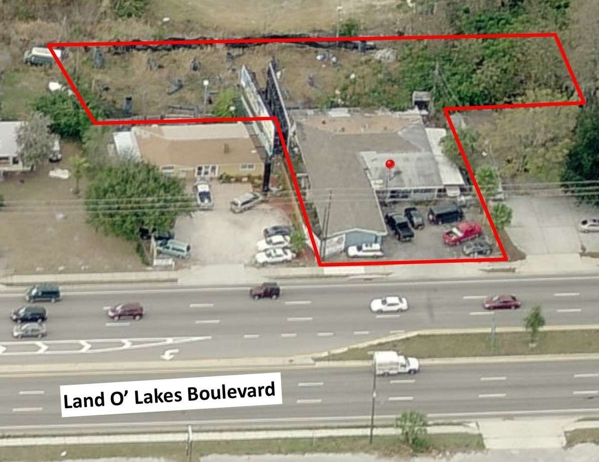 Aerial view of a roadside property outlined in red beside Land O’ Lakes Boulevard.