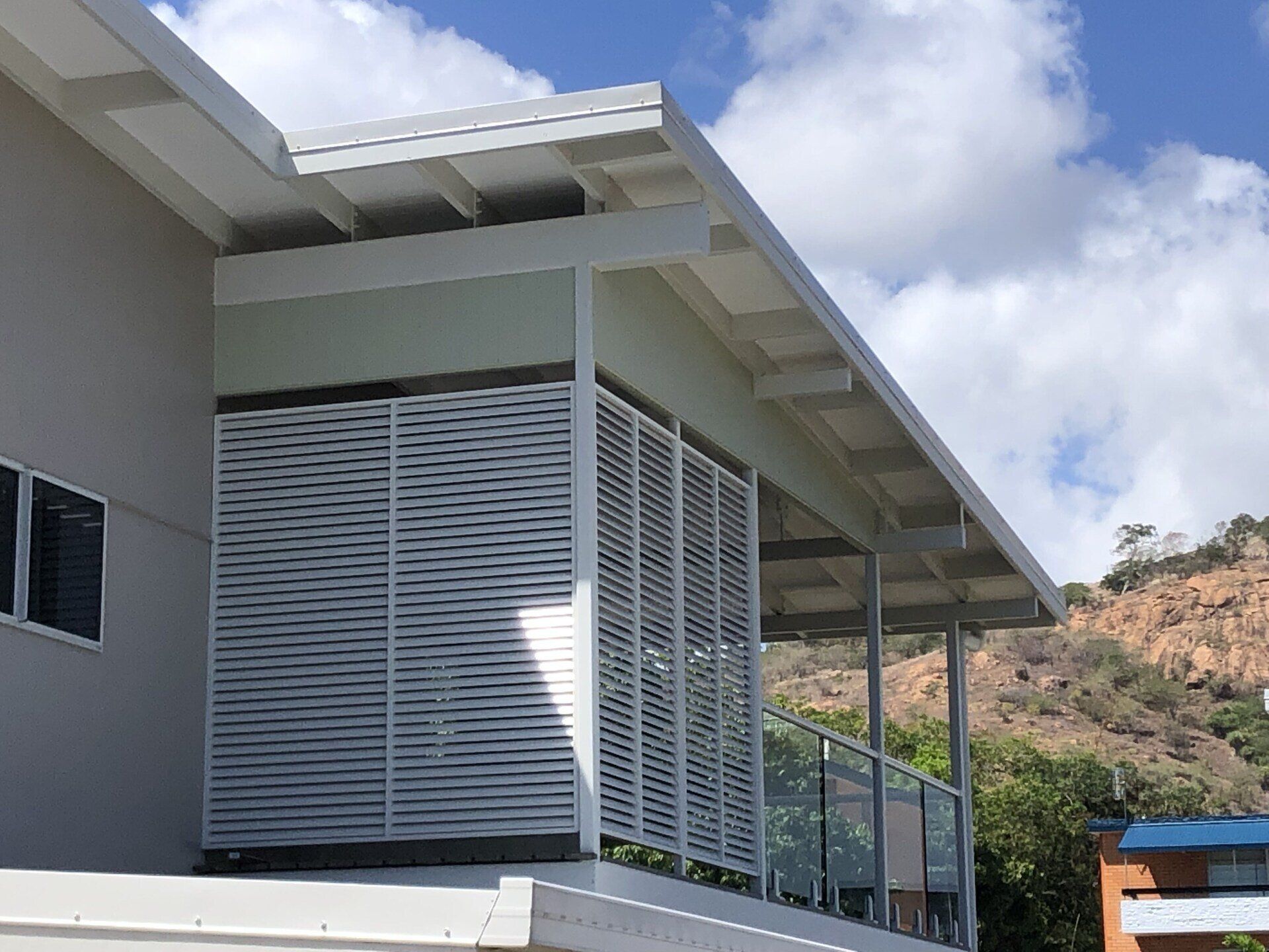Aluminium Lattice Grey Lifestyle Side Left — Lifestyle Aluminium Lattice in West End, QLD