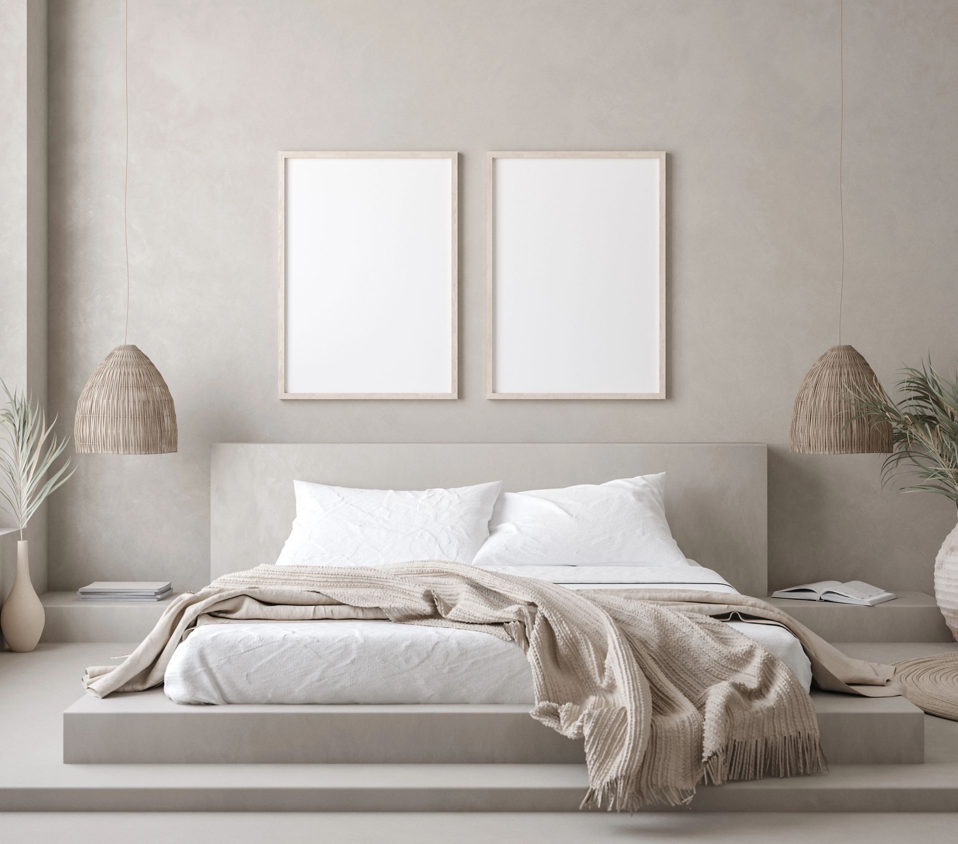 Camera da letto dai toni neutri con letto, quadri alle pareti e lampade intrecciate.