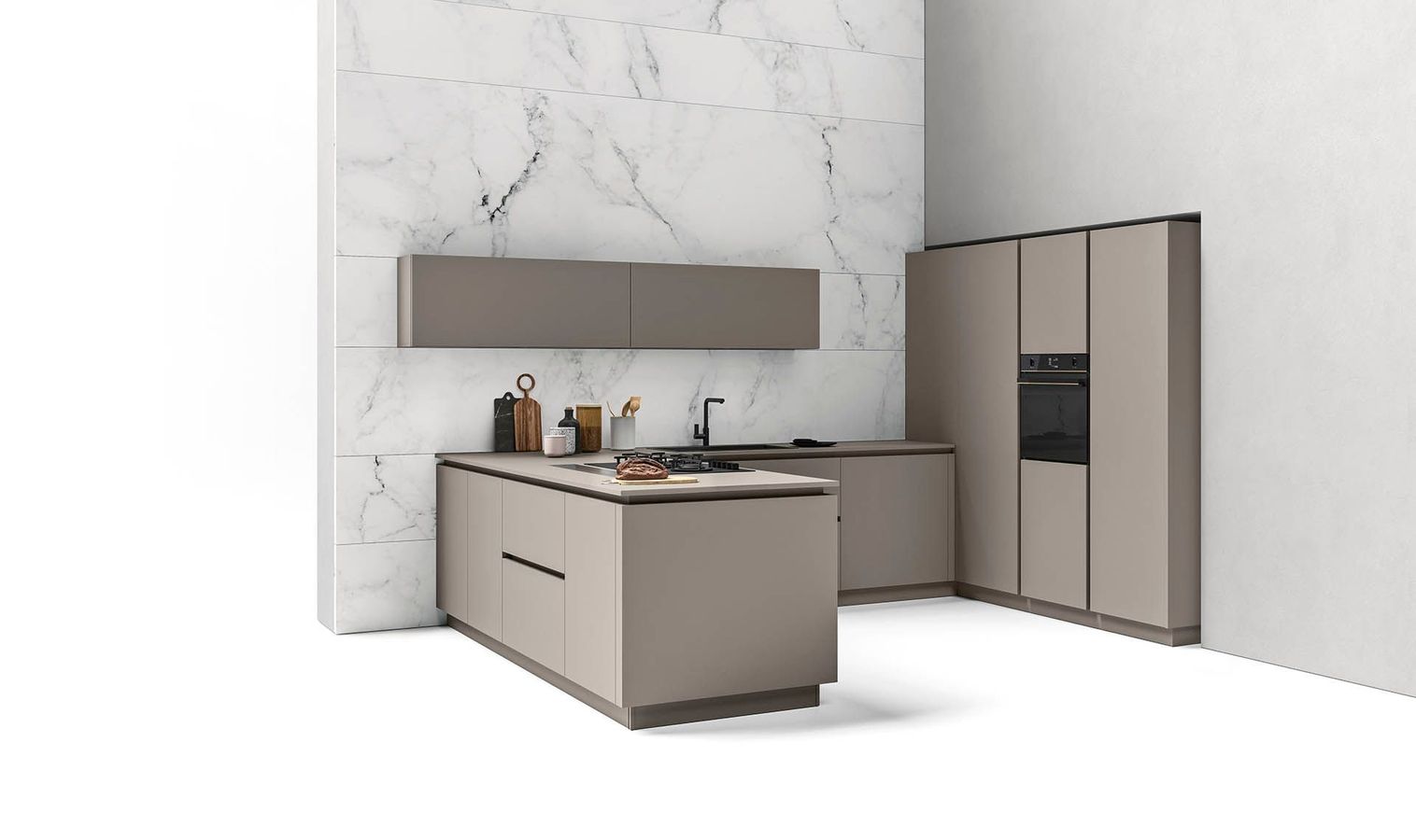Cucina moderna con mobili grigi, isola, forno incorporato e paraschizzi in marmo.