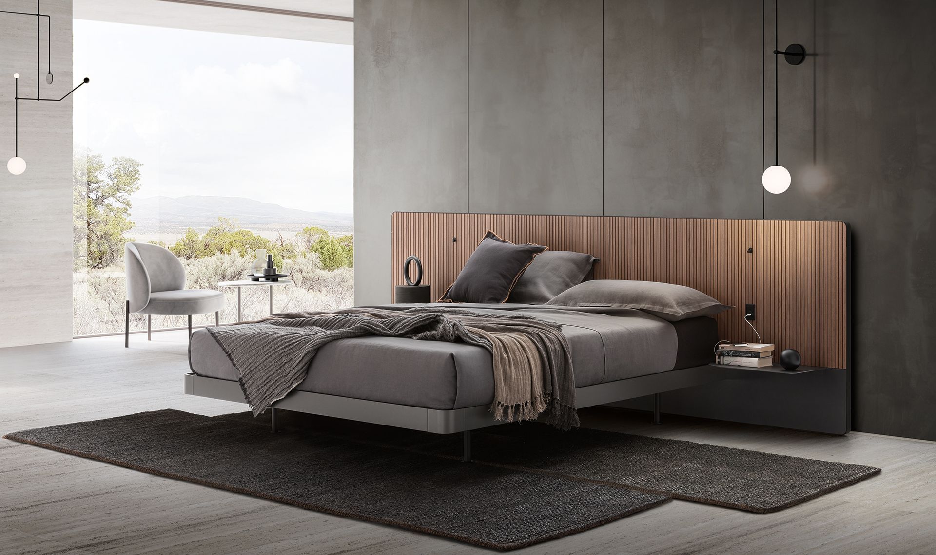 Camera da letto con letto grigio, testiera in legno, tappeto scuro e ampia finestra con vista sul paesaggio.