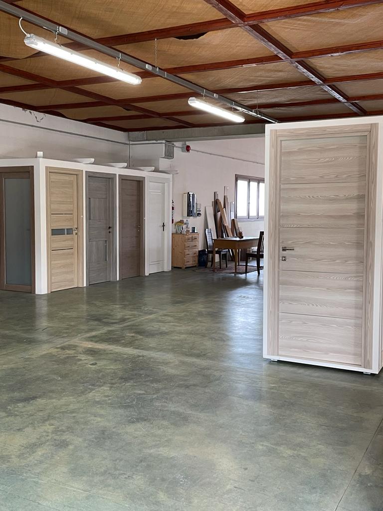 Interno showroom porte