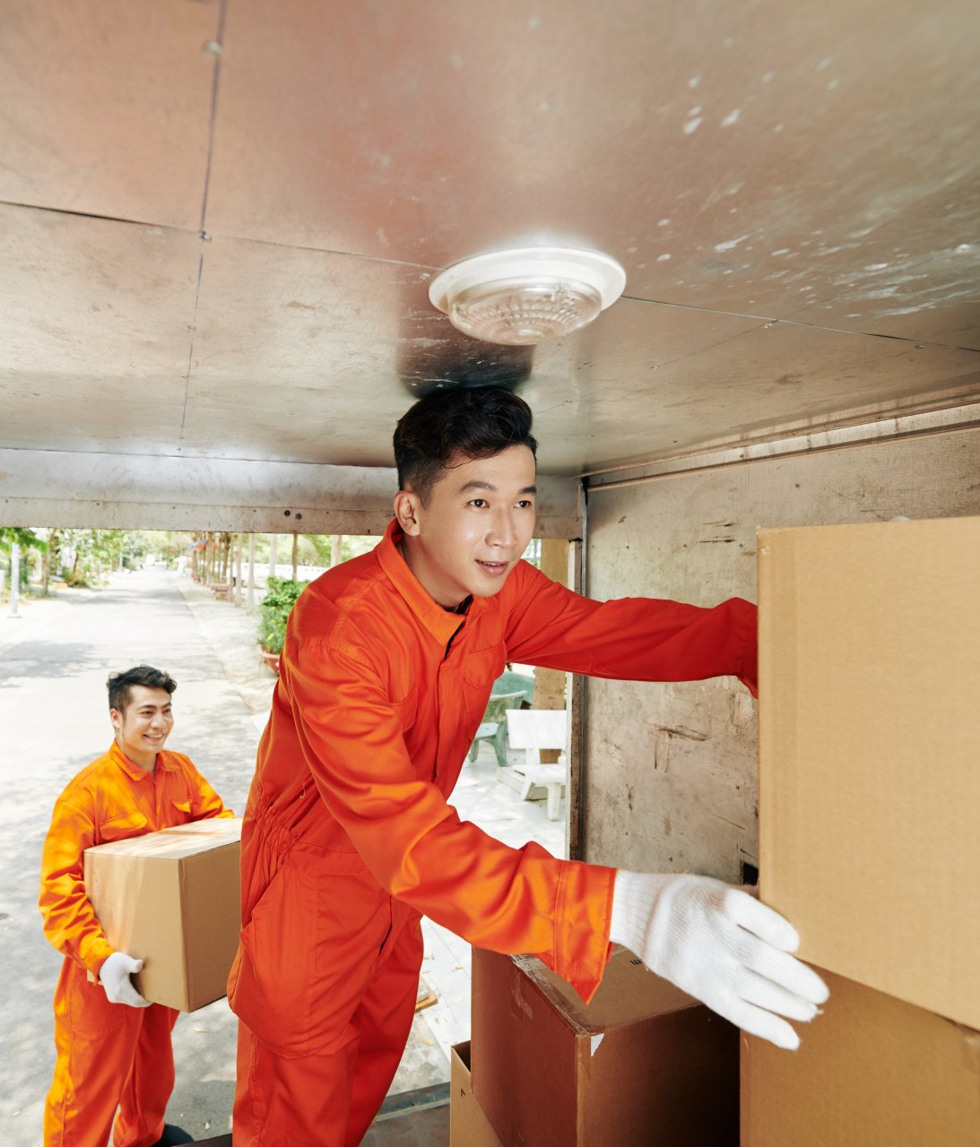 moving men lifting boxes