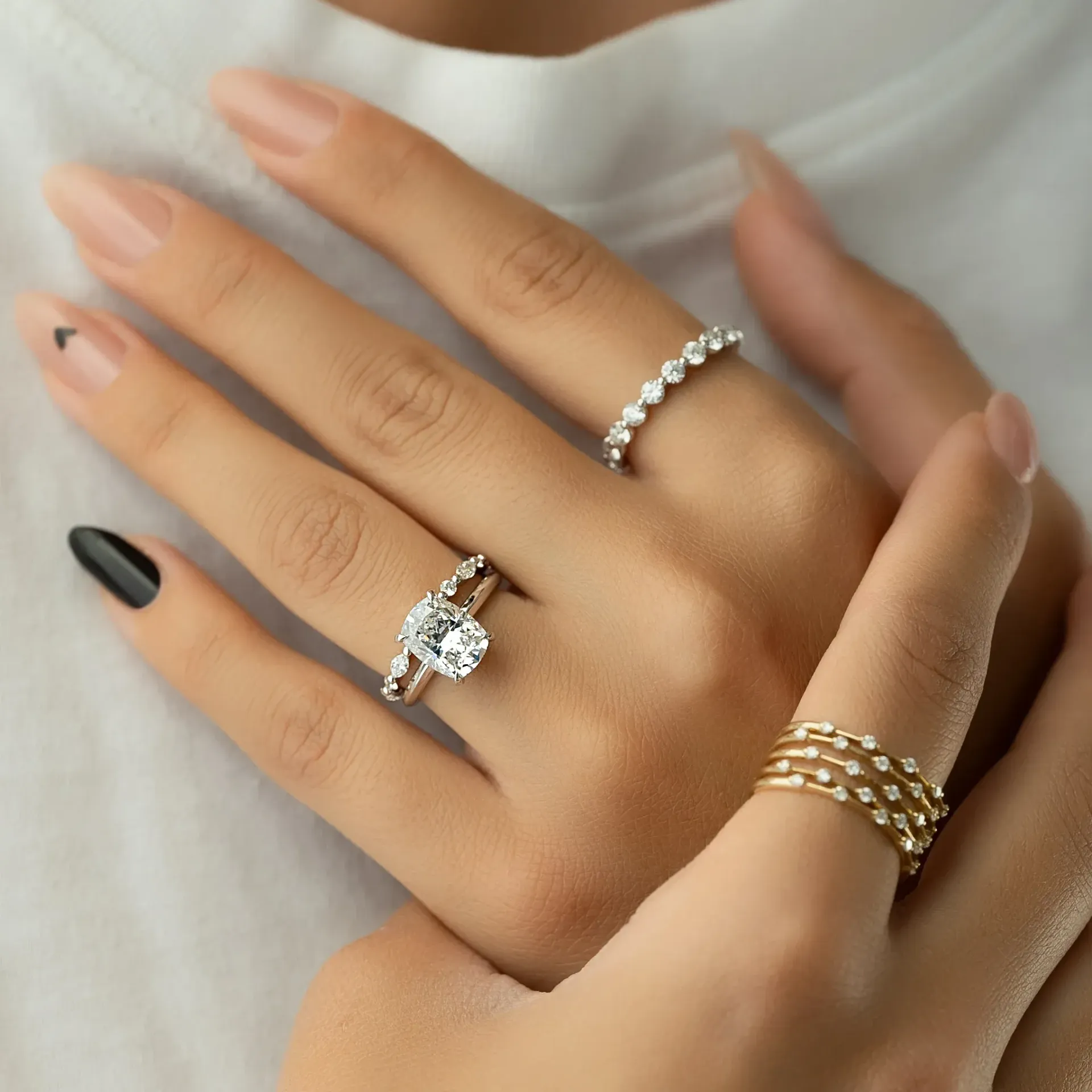 Elegant diamond floral ring
