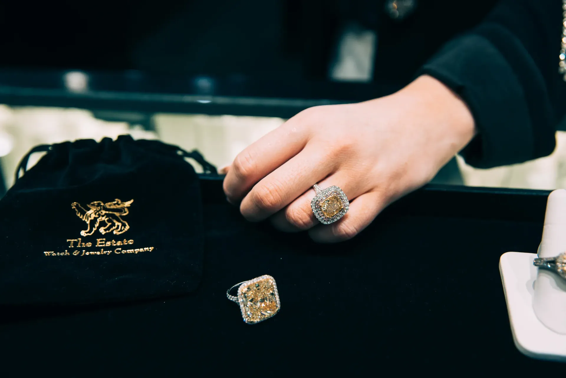 Elegant diamond floral ring