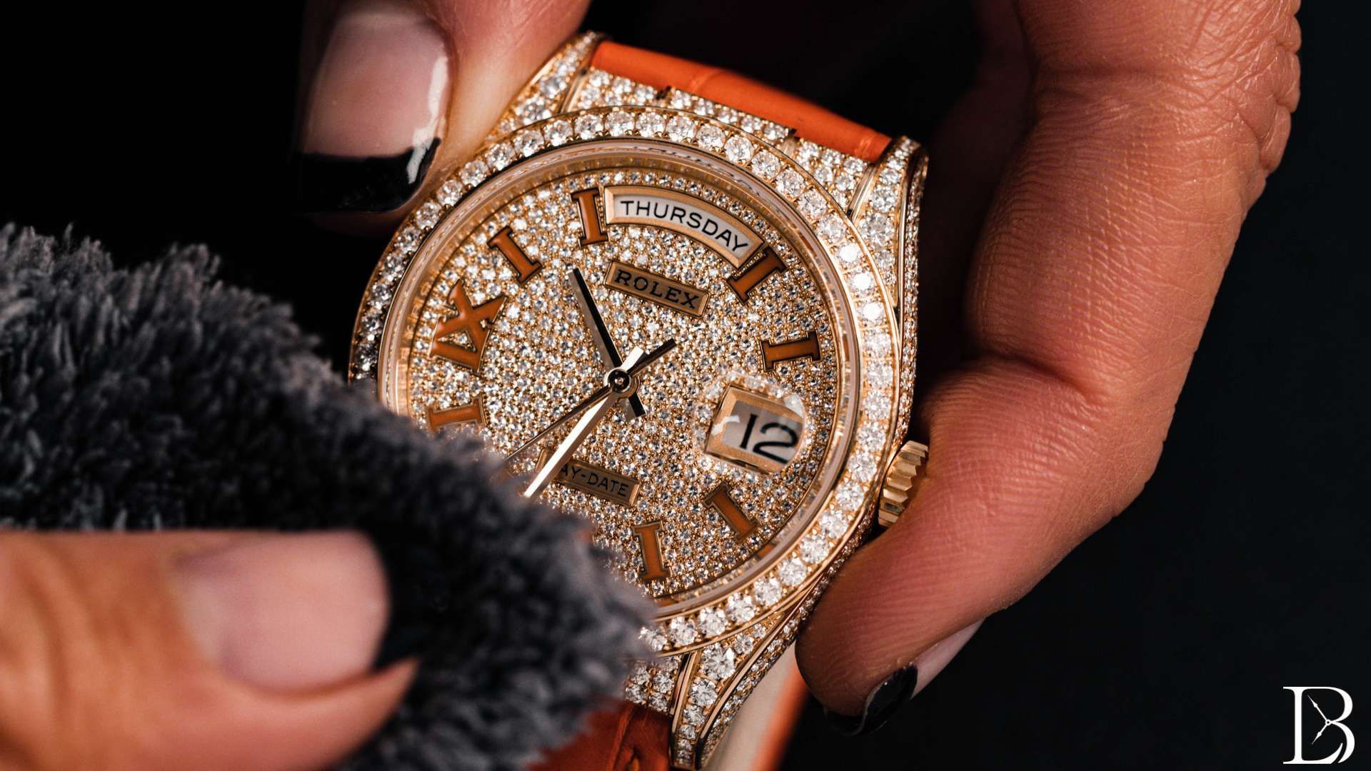 Elegant diamond floral ring