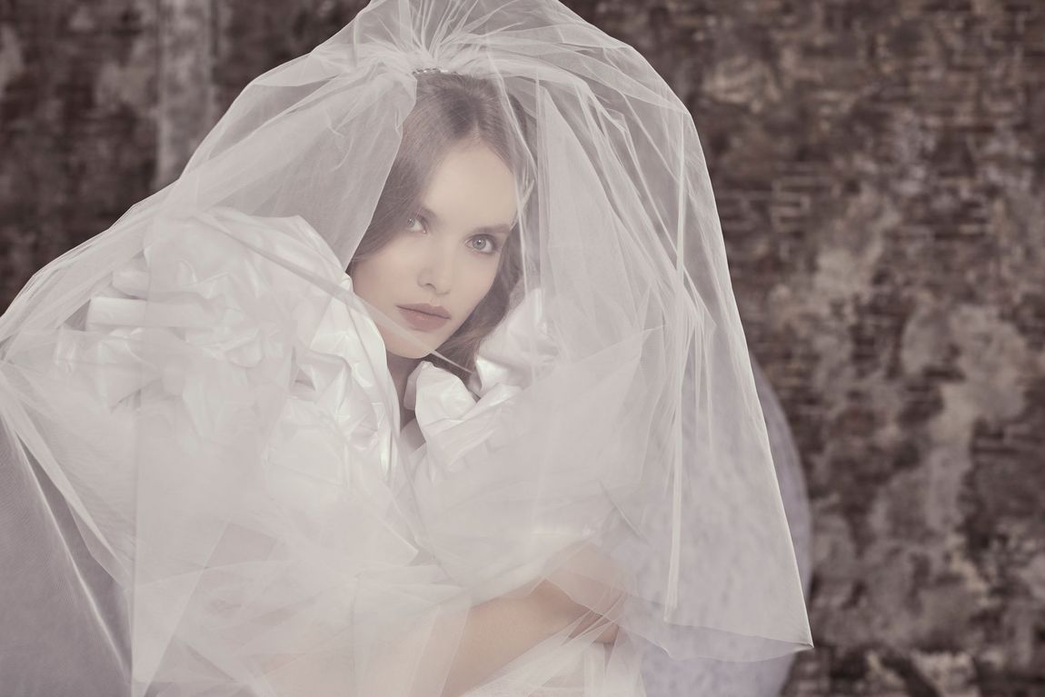 Abito da sposa in tessuto ricercato