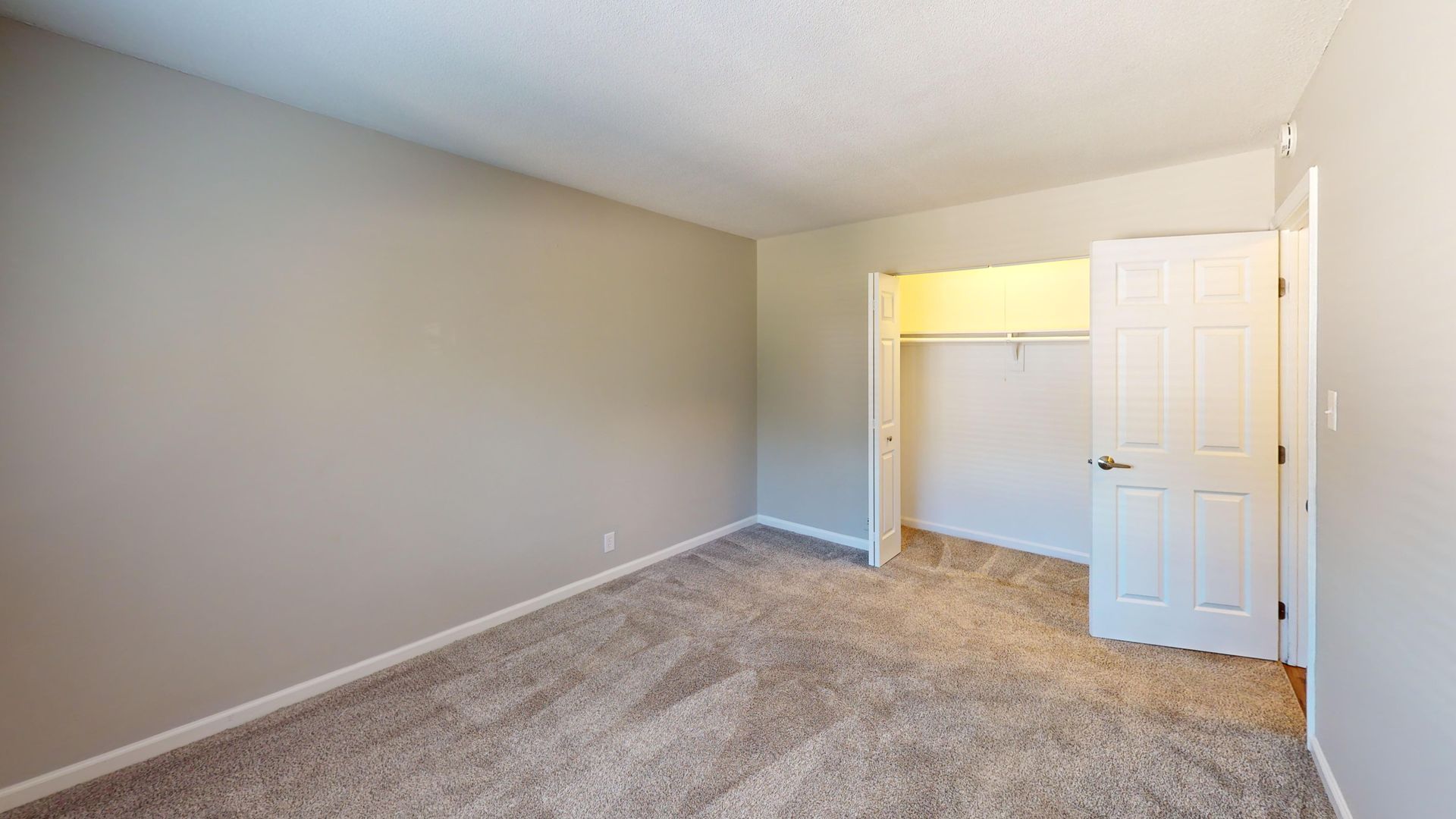 Bedroom in 2-bed unit for rent