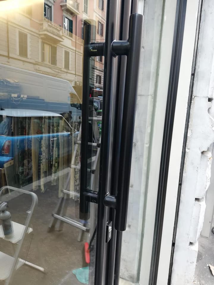 Porta di un negozio