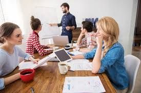 reuniao de briefing em agencias