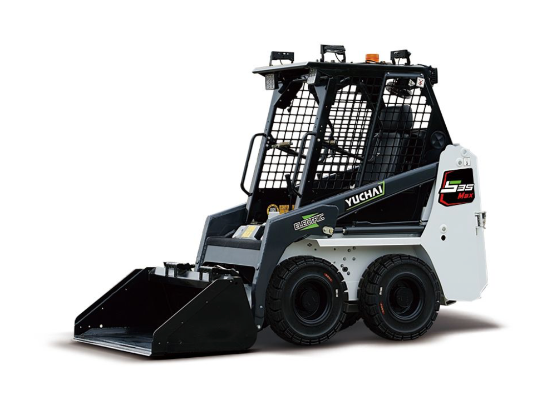 White and black YUCHAI S35 skid steer loader with bucket, in a studio setting.