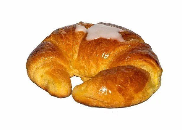 Croissant di pasta sfoglia, dorato e glassato in superficie.