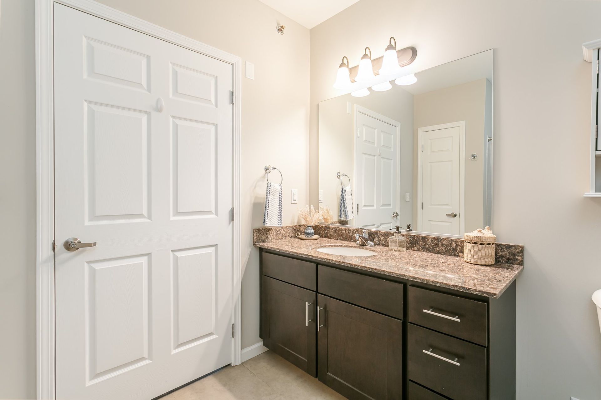 Bathroom sink