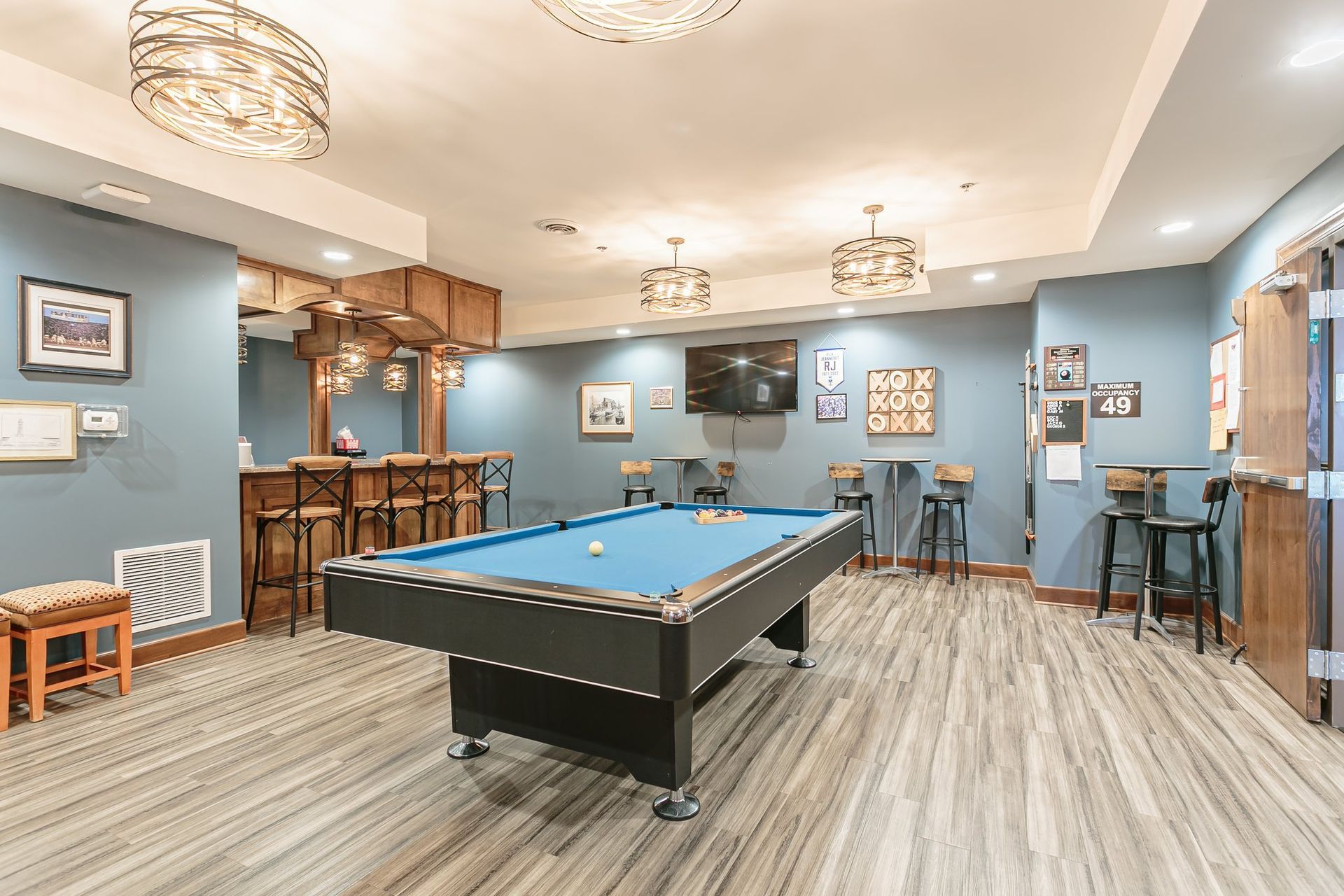 Pool table 