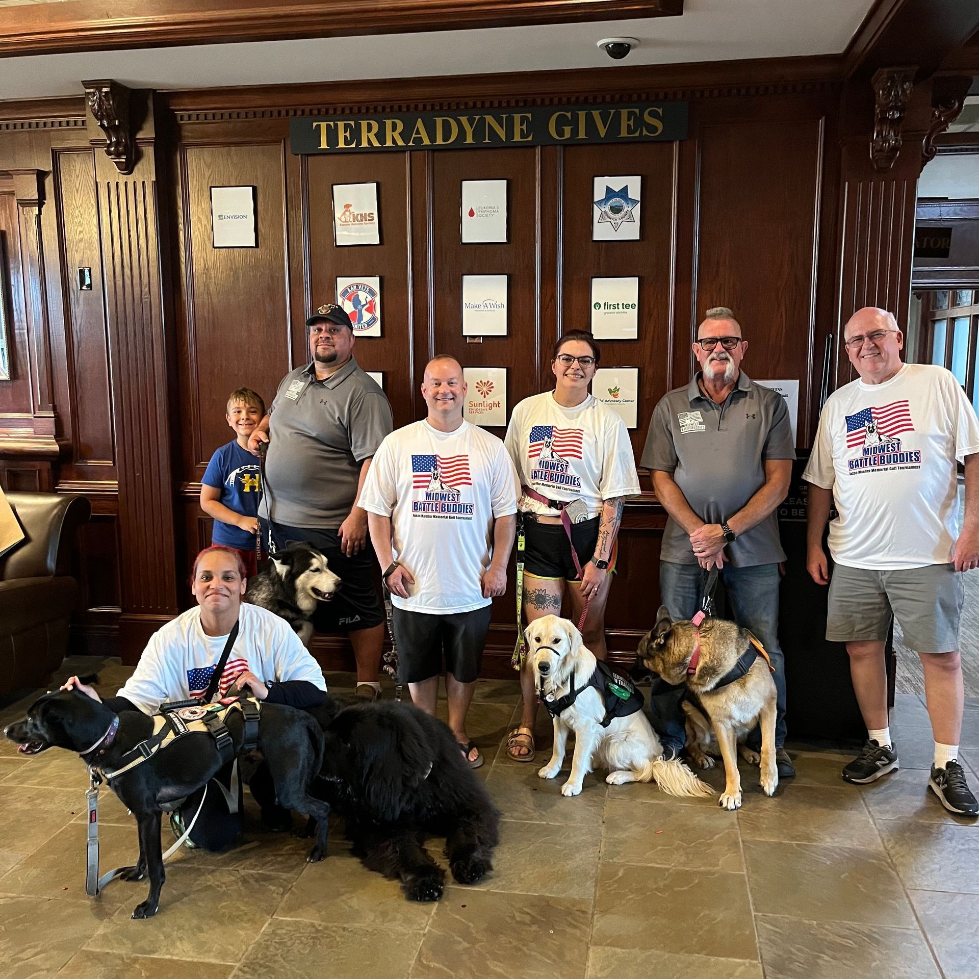 A group of veterans in Midwest Battle Buddies shirts and their dogs