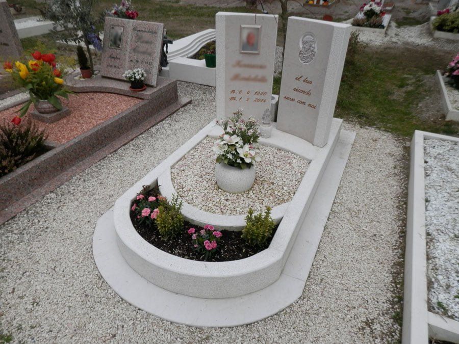 lapide cimitero